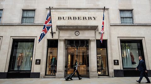 Món đồ ruột được sao Showbiz ưa chuộng tại sân bay