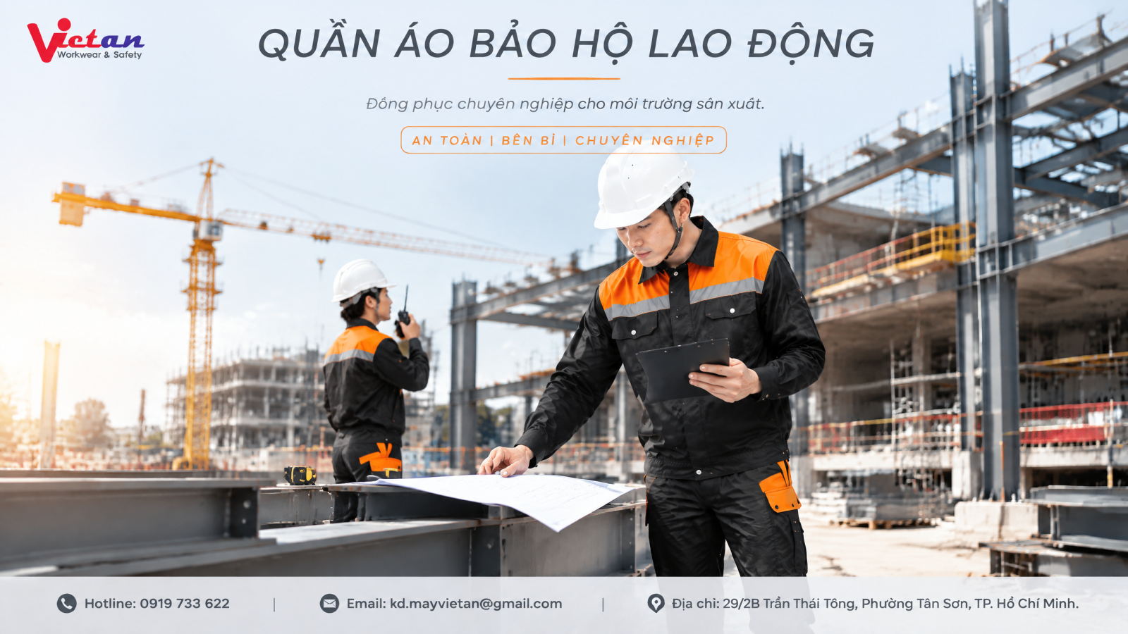 Trang phục bảo hộ lao động với thiết kế tinh tế và đơn giản giúp người lao động thoải mái trong quá trình làm việc