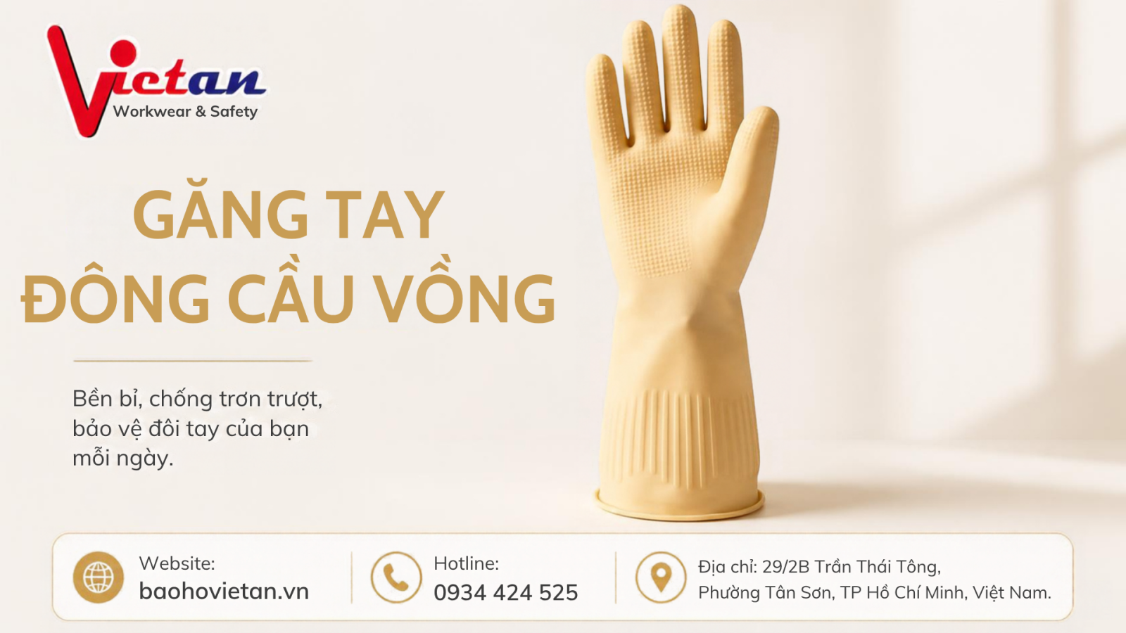 Găng tay cao su chống thấm giúp hạn chế tiếp xúc trực tiếp với nước, bụi bẩn và các chất bám trên bề mặt trong quá trình vệ sinh.